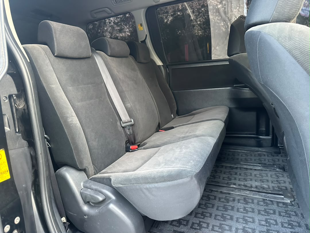 Toyota Noah new thumbnail 5
